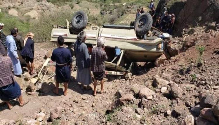 وفاة وإصابة 5 أشخاص بينهم امرأة في صنعاء.. صور حادث مروع