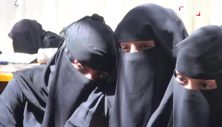 تعميم حوثي يستهدف "اقدام" النساء في صنعاء.. منعهن ارتداء هذا الشيء