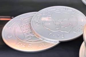 خبير يمني يكشف أهداف خبيثة للحوثيين من صك عملة معدنية.. ستدفع الجماعة ثمن باهض