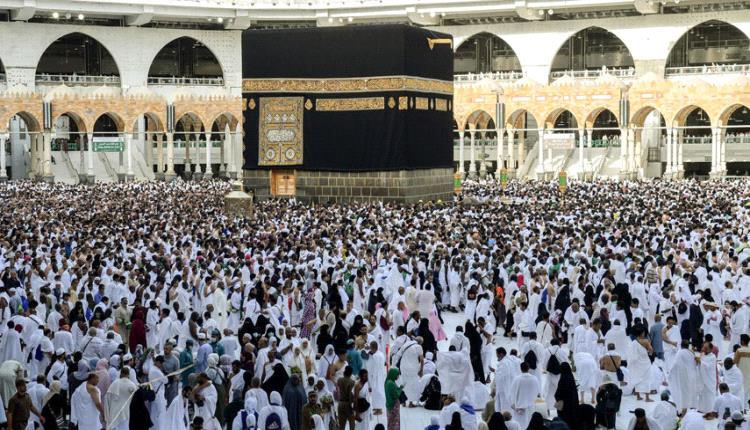 السعودية تمنع المقيمين من دخول مكة بدون تصاريح