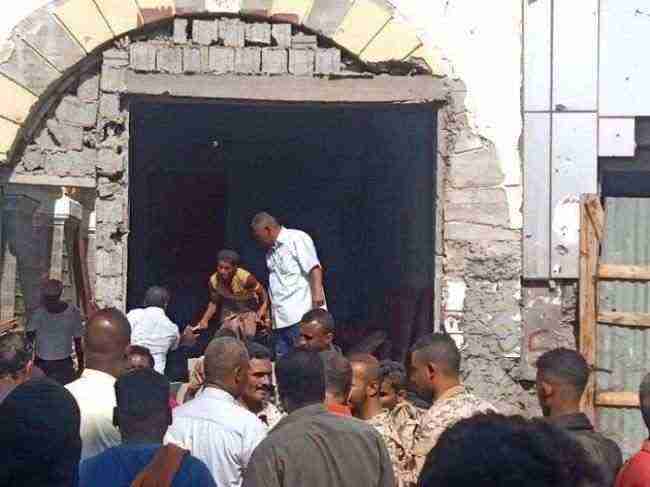 عدن.. الحزام الأمني يهدم بناءً عشوائياً في المتحف الحربي (صور)