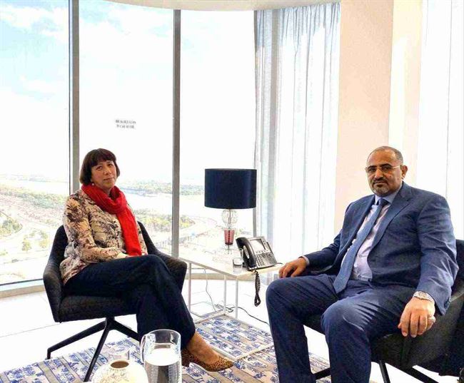 رئيس المجلس الانتقالي يلتقي سفيرة هولندا لدى اليمن