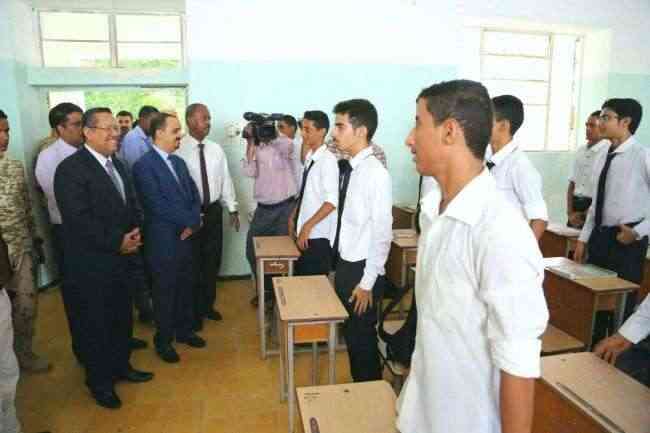 بن دغر يدشن العام الدراسي الجديد في عدن