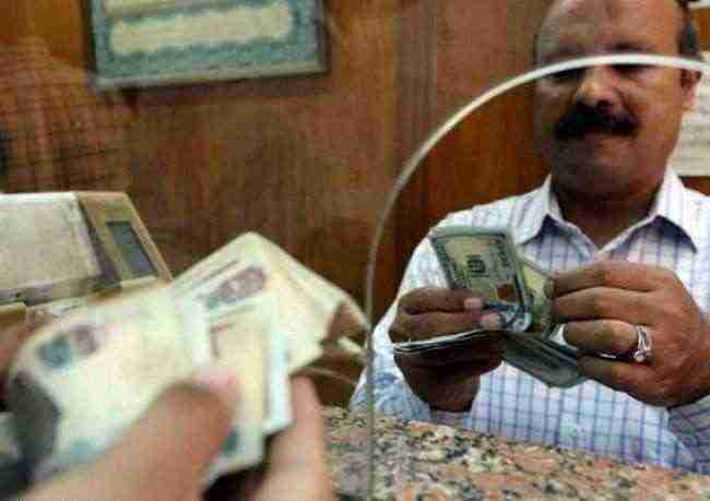 بنوك مصر المتعطشة للدولار تعرض أسعار السوق لشراء العملة الامريكية