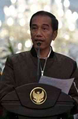 شغف في إندونيسيا بسترة ارتداها الرئيس أثناء كلمة تلفزيونية