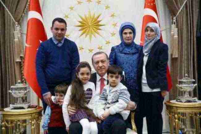 إردوغان يستقبل طفلة سورية نقلت الوضع في حلب عبر تويتر