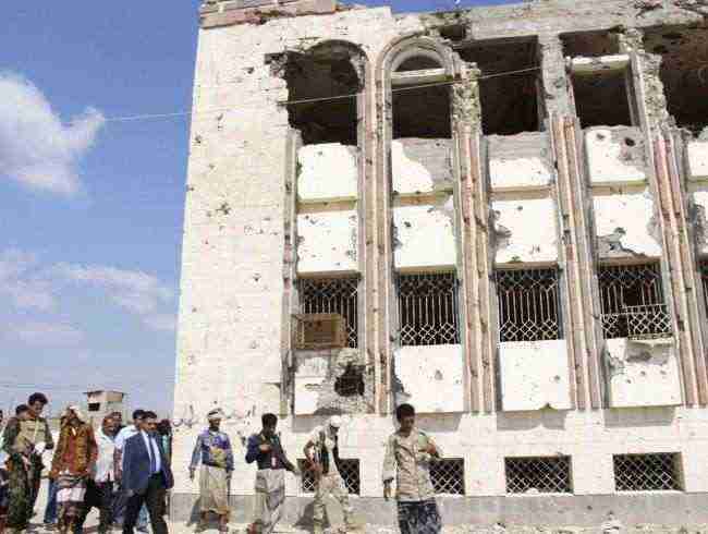 محافظ أبين يزور مبنى البنك المركزي اليمني في زنجبار