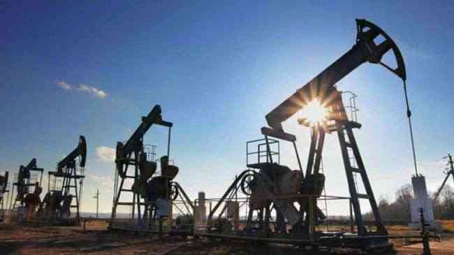 النفط يتراجع مع نمو أنشطة الحفر في الولايات المتحدة