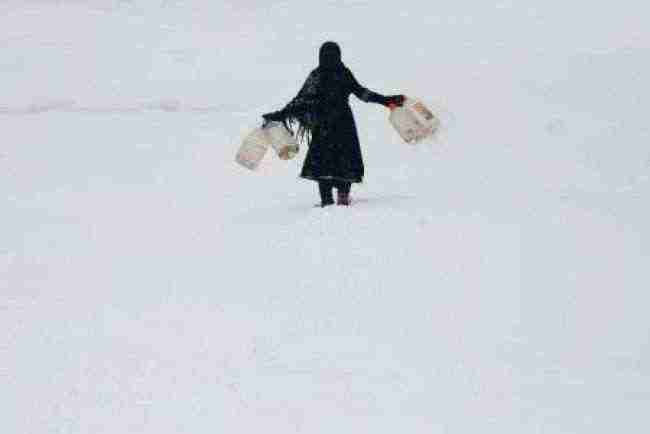 مقتل عشرات بعد أن غطت الثلوج أجزاء من أفغانستان وباكستان