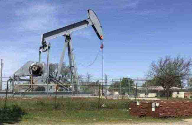 النفط يهبط مع صعود المخزون الأمريكي واستقرار إنتاج روسيا
