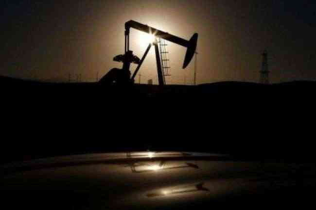 أسعار النفط تستقر لليوم الثالث والأنظار على بيانات اقتصادية