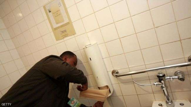 الصين تركب كاميرات في مراحيض عامة لسبب غريب