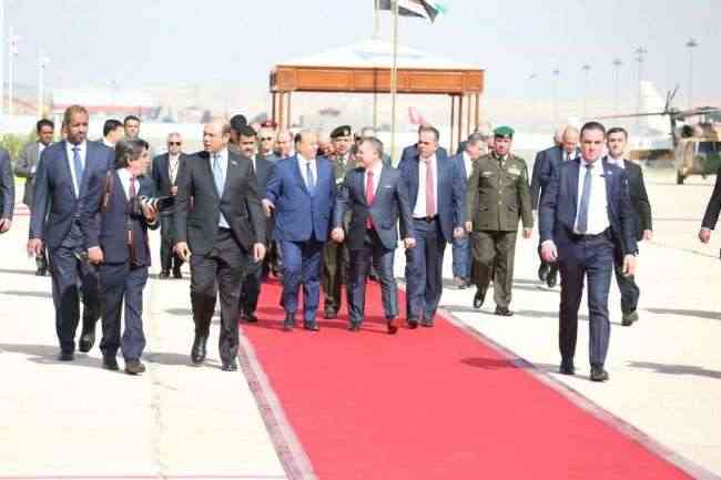 هادي يصل إلى عمّان للمشاركة في القمة العربية الـ 28
