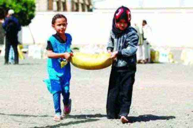 هيئة الهلال الأحمر الإماراتي بمحافظة شبوة تدشن توزيع المساعدات الغذائية