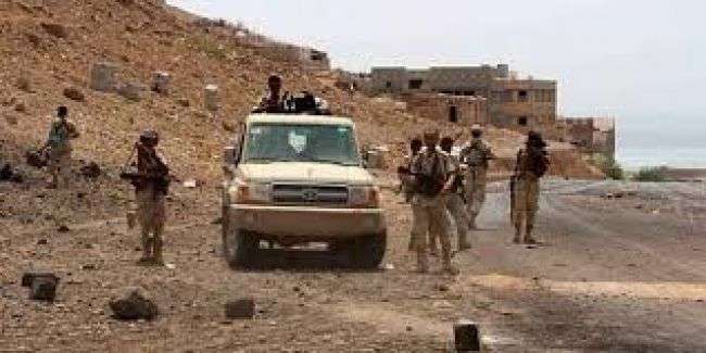لقاءات مكثفة بين قادة في الجيش وزعماء قبائل الطوق تمهيداً لتحرير صنعاء