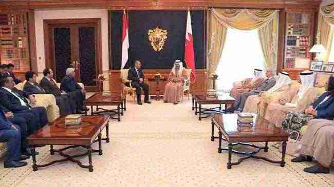 رئيس الوزراء يعقد جلسة مباحثات رسمية مع نظيره البحريني في المنامة