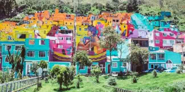 “نهر الحياة”.. عمل غرافيتي يغطي واجهة 338 منزلًا كولومبيًا ‎(صور)