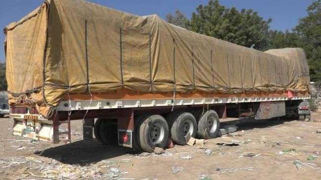 الأمن المهرة تضبط شاحنة تجارية محملة بأسمدة ممنوعة في طريقها للحوثيين والمحافظ يكافئ ضابط التحري
