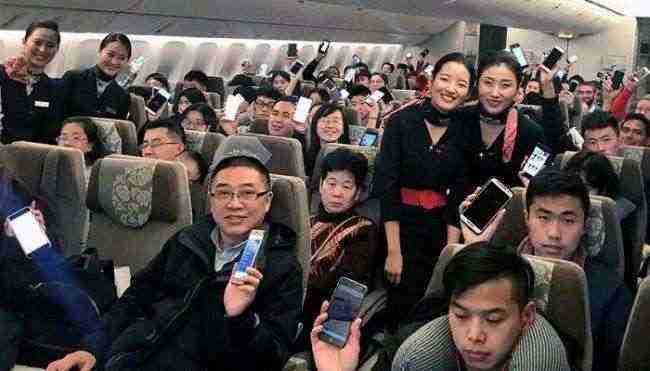 الصين ترفع حظر استخدام الهواتف على متن الطائرات