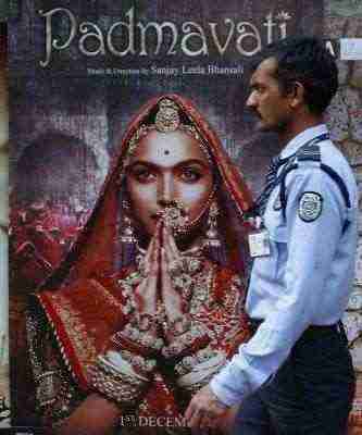 محكمة هندية ترفض طلب ولايتين إعادة فرض حظر على عرض فيلم مثير للجدل