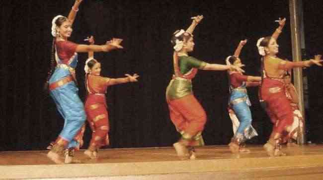 التراث الهندي يمتزج بالرقص الحديث في رام الله