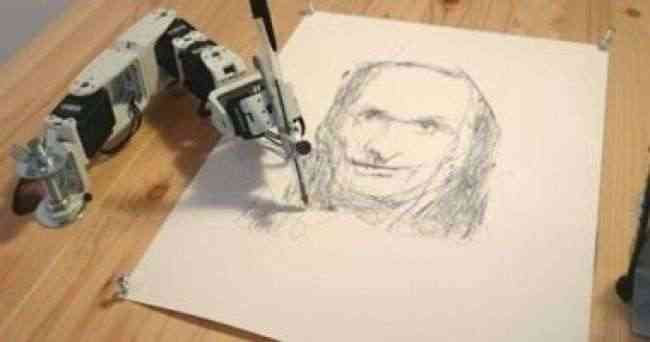 فنان أمريكي يستخدم الروبوت في رسم لوحات باهظة الثمن