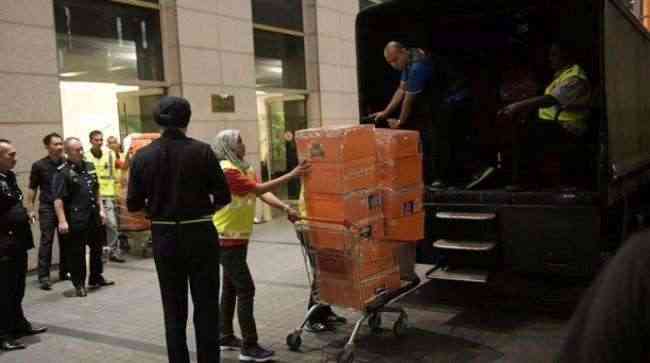 ضبط 72 حقيبة أموال ومجوهرات في منزل رئيس وزراء ماليزيا السابق