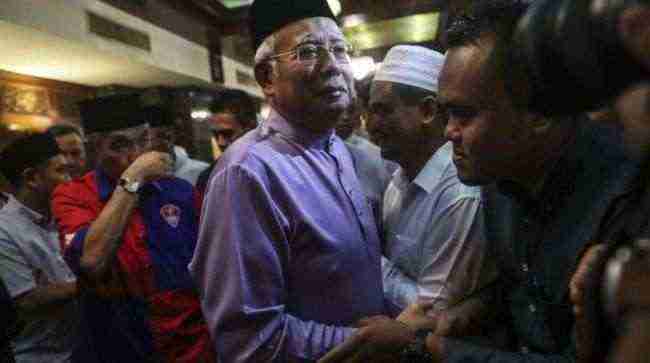 رئيس وزراء ماليزيا السابق يمثل أمام سلطات مكافحة الفساد
