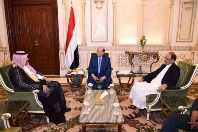 السفير السعودي ووزير الاشغال يطلعان الرئيس هادي على نتائج زيارتهما لسقطرى