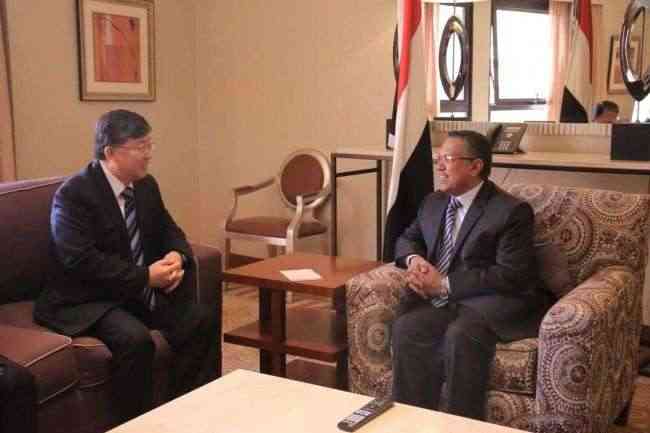 بن دغر يطلع سفير كوريا الجنوبية على التحركات الاممية والدولية لانهاء الحرب في اليمن