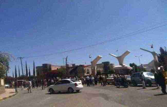 الحوثيون يواصلون نهب معدات دائرة الأشغال العسكرية بصنعاء