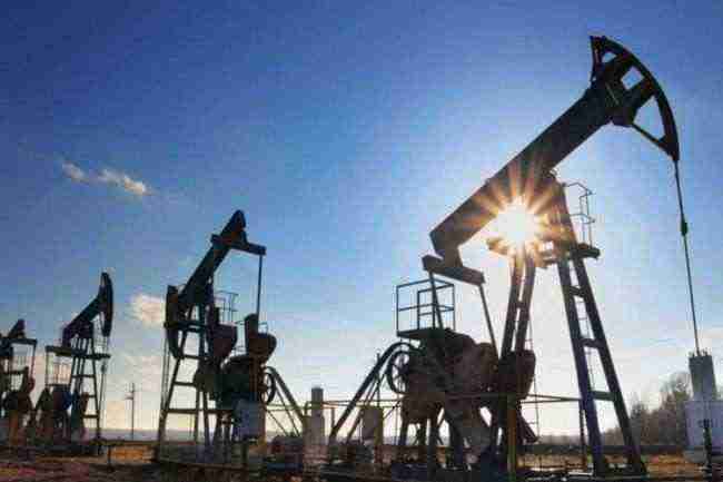 اسعارالنفط تهبط مع تنامي المعروض الأمريكي والروسي
