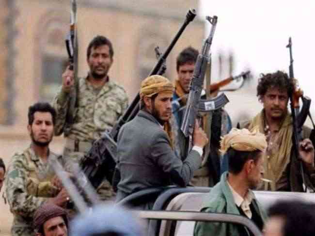 هذا مايوزعه الحوثيون على المواطنين في شوارع الحديدة