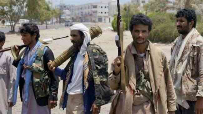 صحفي يؤكد أن الإصلاح يقاتل مع الحوثي في الساحل الغربي