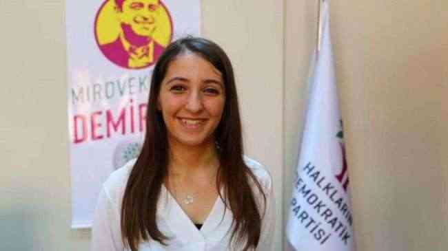 تعرف على أصغر نائبة في تاريخ البرلمان التركي
