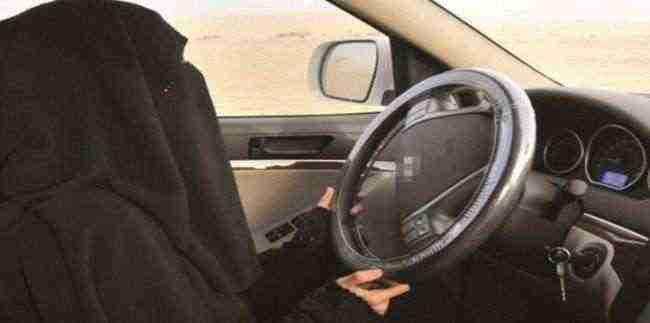 أول حادث نسائي من نوعه في السعودية .. امرأة تدهس رجلًا بسيارتها