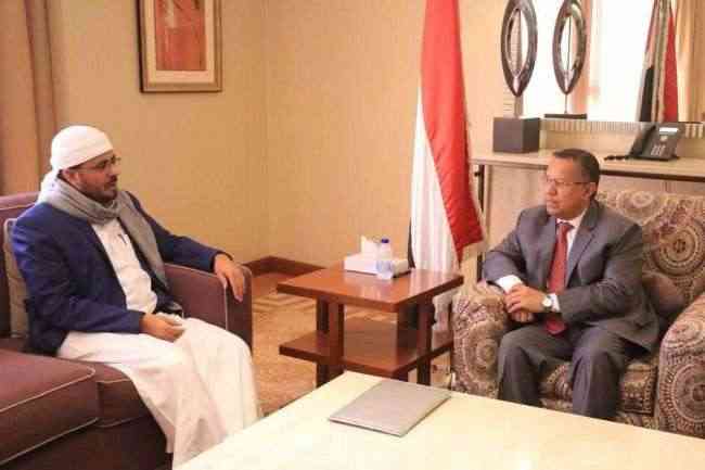رئيس الوزراء يطلع على تجهيزات خدمة الحجاج اليمنيين