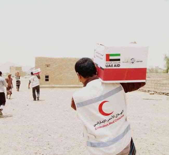 الهلال الأحمر الإماراتي يوزع سلل غذائية في ميفعة بشبوة .. شاهد