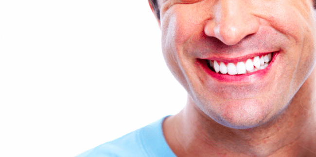 باحثون يطورون طريقة آمنة وفعالة لتبييض الأسنان