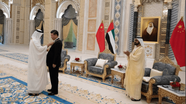 الإمارات تقلد الرئيس الصيني "أرفع أوسمتها"