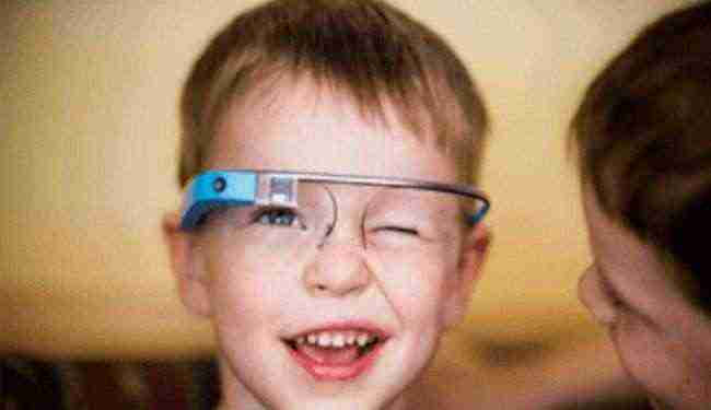 نظارة جوجل قد تساعد الأطفال المصابين بالتوحد على قراءة تعابير الوجوه