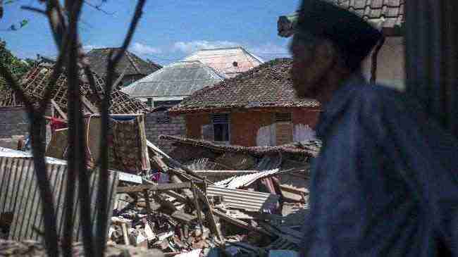 ارتفاع عدد قتلى زلزال إندونيسيا إلى أكثر من 320