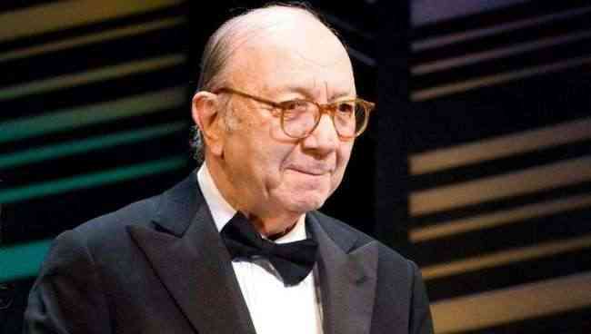 صحيفة: وفاة الكاتب المسرحي نيل سايمون عن 91 عاما