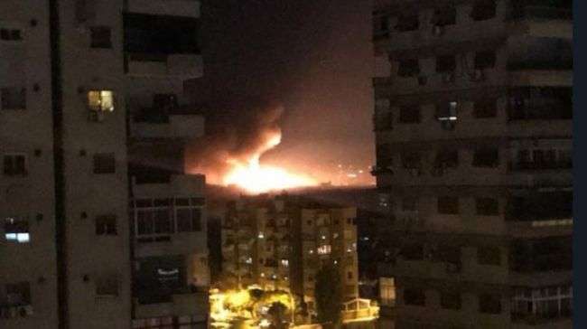 انفجارات عنيفة تهزّ مطار المزة العسكري في دمشق وتضارب الأنباء بشأنها