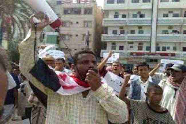 الحوثيون يقتلون 4 معلمين بالحديدة ويختطفون العشرات ويشردون المئات
