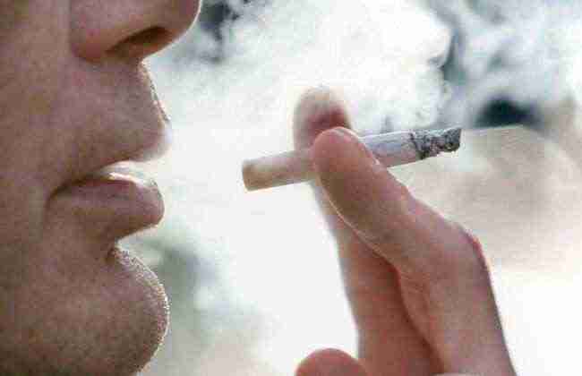 دراسة: عنصر كيميائي في دخان السجائر قد يضر بالإبصار