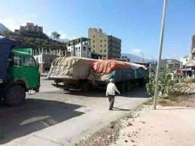 الحوثي يفرض رسوم باهظة جديدة على البضائع القادمة إلى صنعاء