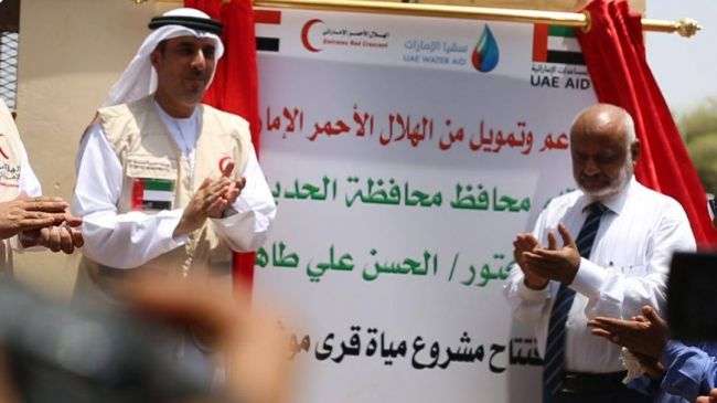 محافظ الحديدة وممثل هلال الإمارات يفتتحان مشروع مياه "موشج" بالخوخة