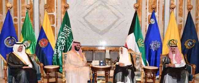 أمير الكويت يبحث مع ولي العهد السعودي جهود دعم العمل الخليجي المشترك