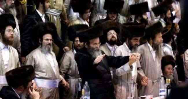 اليهود الأرثوذكس يحتفلون بعيد بهجة التوراة في القدس
